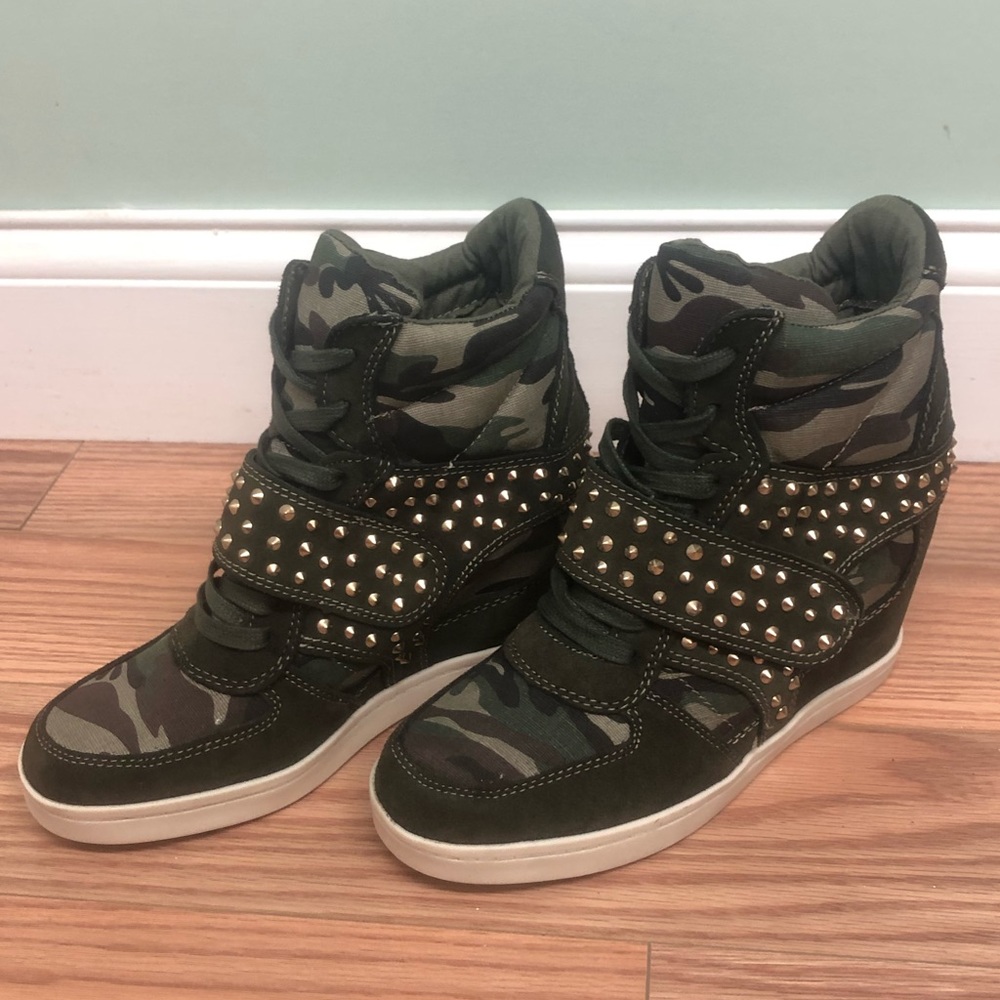 Zigi Soho Camouflage Wedge Sneakers with Gold Studs